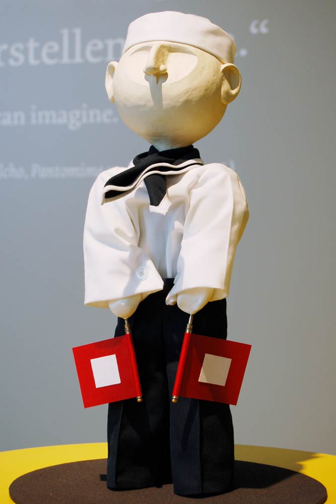 antiboring units, Exponat für das Museum wortreich, Flaggenmännchen