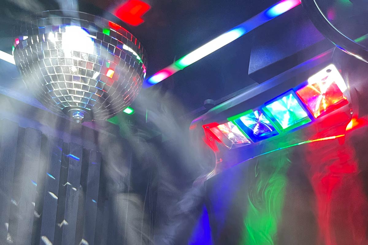 antiboring units, Telefonzellendisco für das Sonnendeck St. Pauli